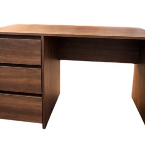 Escritorio clásico de oficina en madera con 3 gavetas